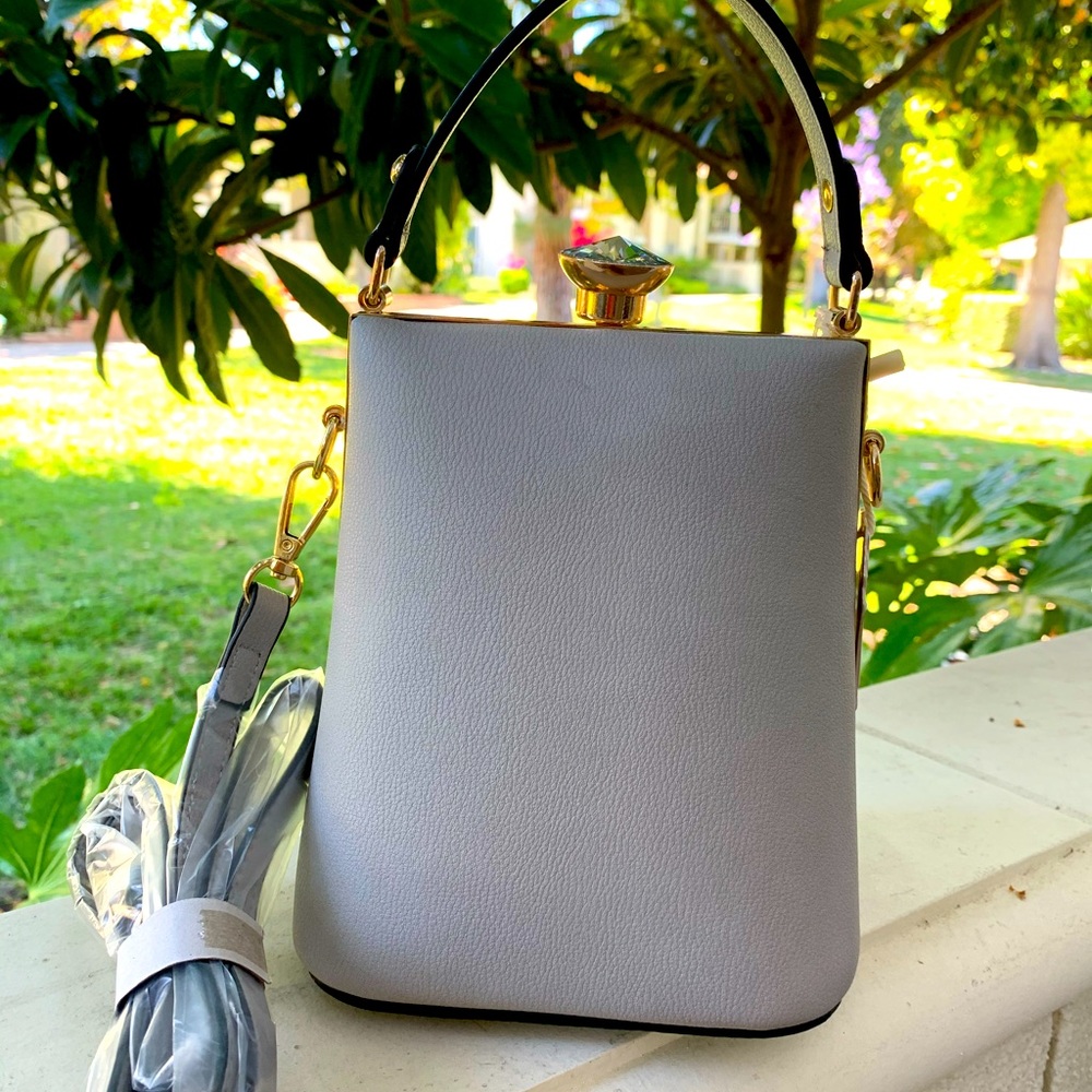Shoulder bag for a women.with large diamond claps.
